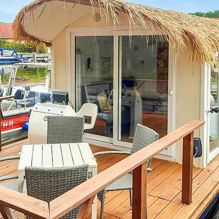 Botel Pet Friendly Ship In